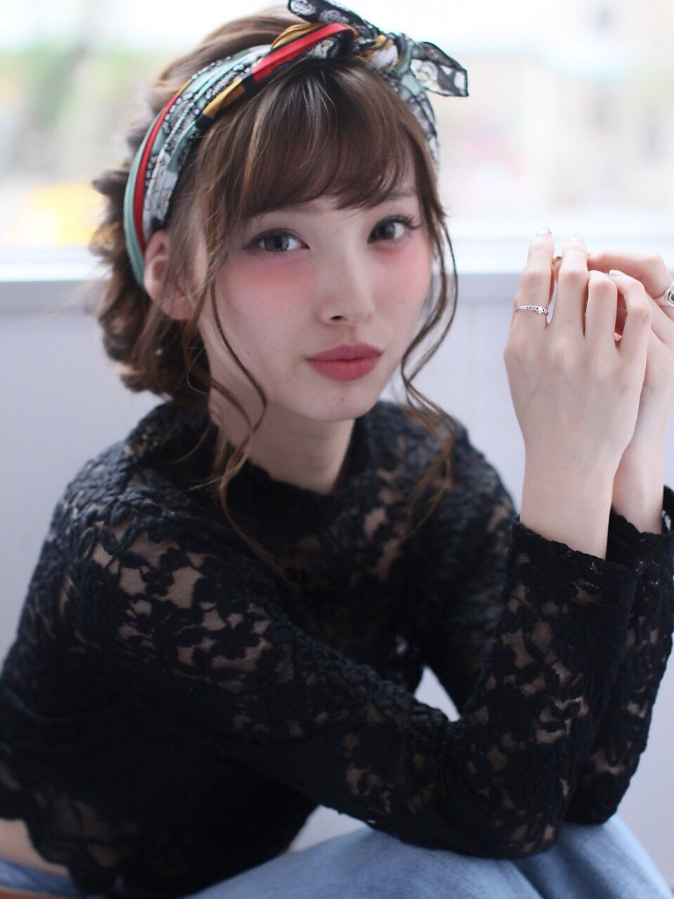 おしゃれヘアアレンジなら「お団子×スカーフ」で今ドキヘアに♪のサムネイル画像