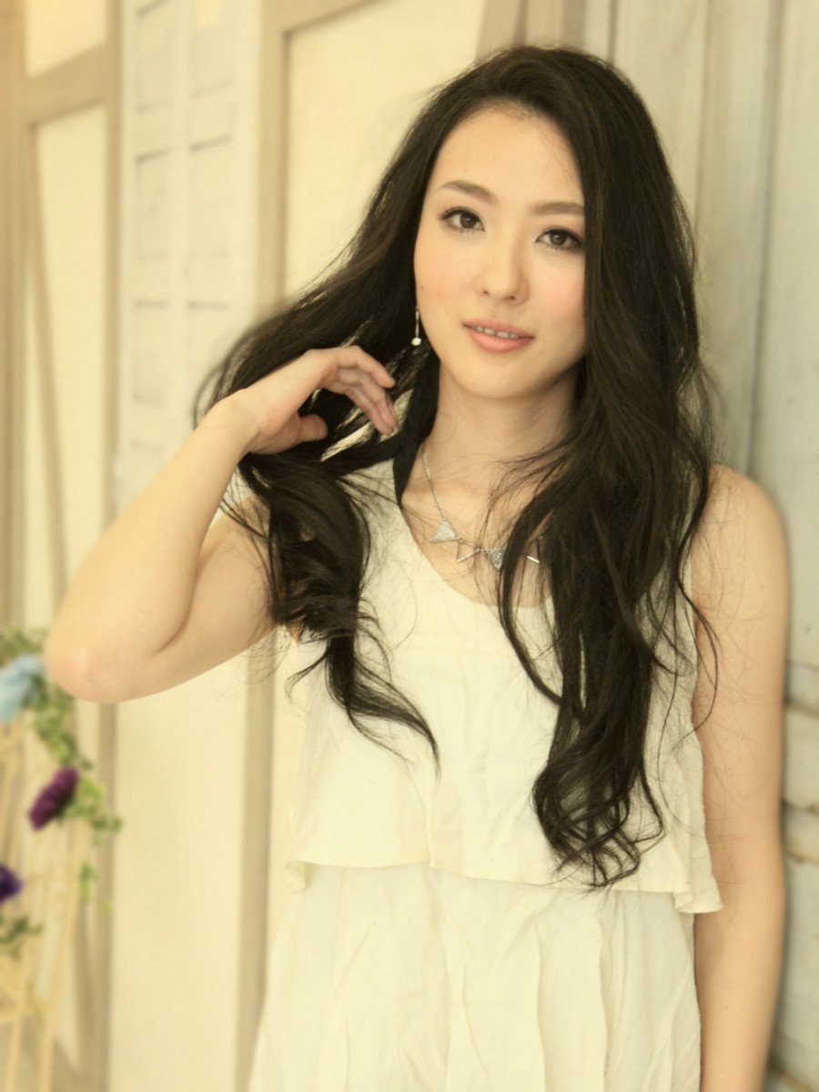 女性らしさ満点♥ゴージャスなカールヘアでパーティ・イベントにGO!のサムネイル画像