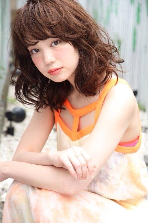 保存版 カラーでなりたい自分に ミディアムヘアにおすすめのヘアカラー集 ホットペッパービューティーマガジン