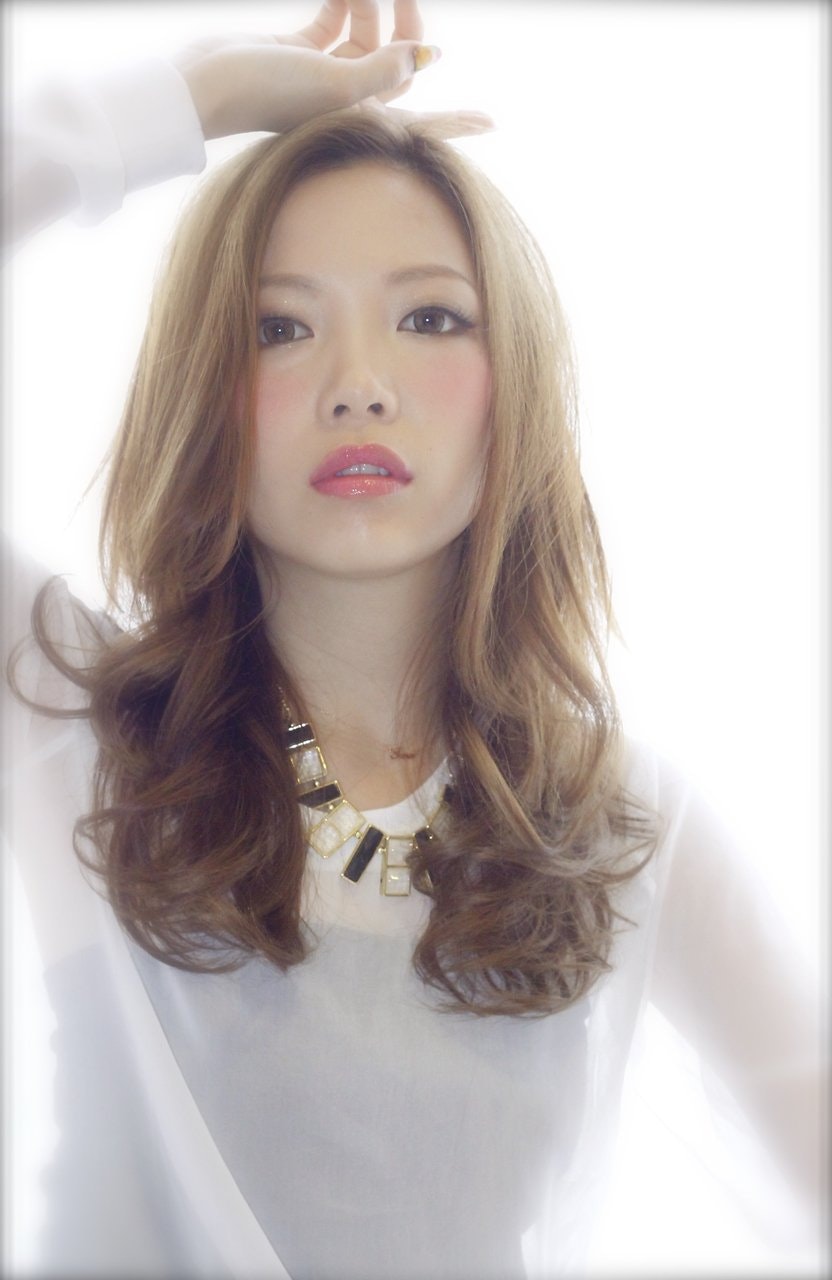 一番似合う巻き髪のヘアスタイルはどれ ヘアアレンジで気分を一新しちゃおう ホットペッパービューティーマガジン 一番似合う巻き髪のヘアスタイルはどれ ヘアアレンジで気分を一新しちゃおう ホットペッパービューティーマガジン