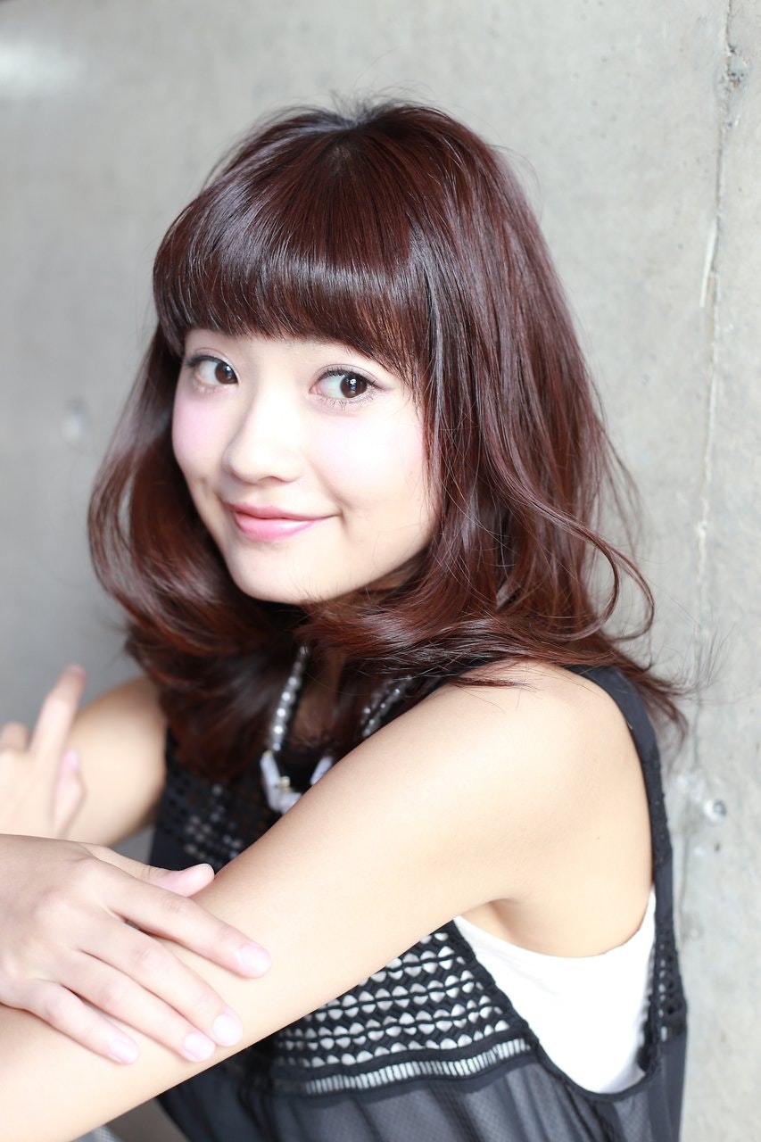 大人かわいい 眉上バング が旬 明るい印象になって目力もアップ ホットペッパービューティーマガジン