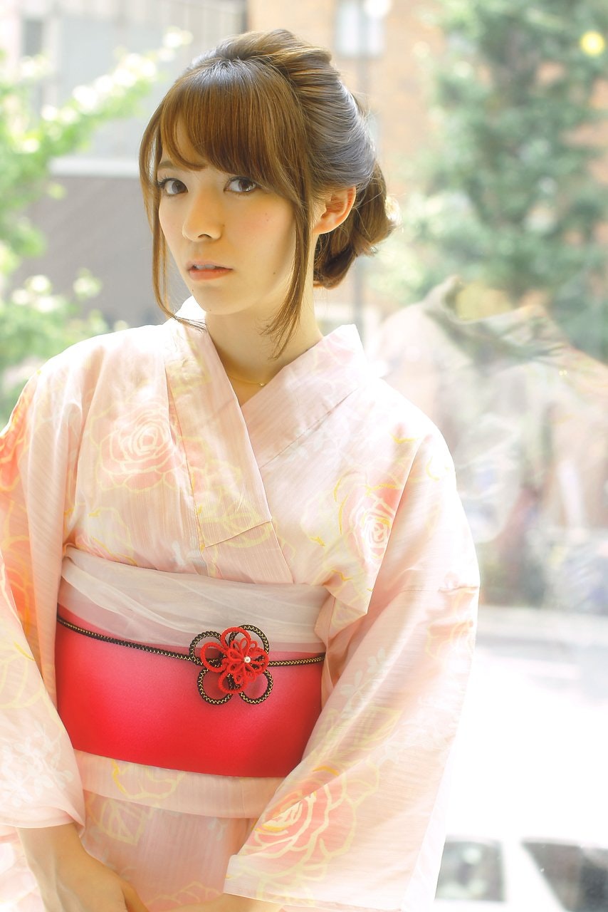 和服に合う髪型 で和美人を目指す 浴衣や着物を着こなして魅力的な和装 ホットペッパービューティーマガジン 和服に合う髪型 で和美人を目指す 浴衣や着物を着こなして魅力的な和装 ホットペッパービューティーマガジン