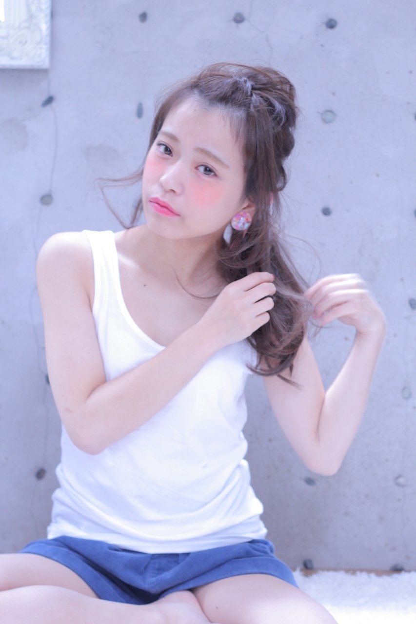 スポーツしても崩れない!体操服姿がとっても絵になるかわいいまとめ髪カタログのサムネイル画像