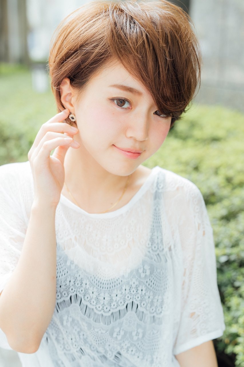 キュートな耳だしショート 簡単ナチュラルでセクシーになれるヘアスタイル集 ホットペッパービューティーマガジン キュートな耳だしショート 簡単ナチュラルでセクシーになれるヘアスタイル集 ホットペッパービューティーマガジン