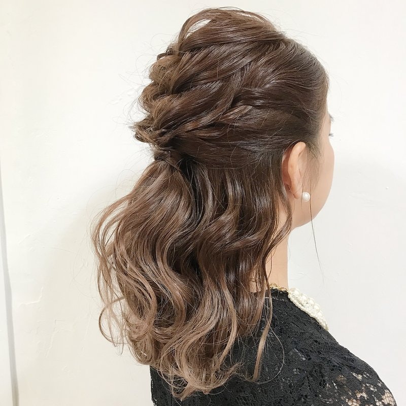 編み込みは童顔さん必見のヘアアレンジ 幼な顔でも大人かわいく変身できるテクニックとは ホットペッパービューティーマガジン