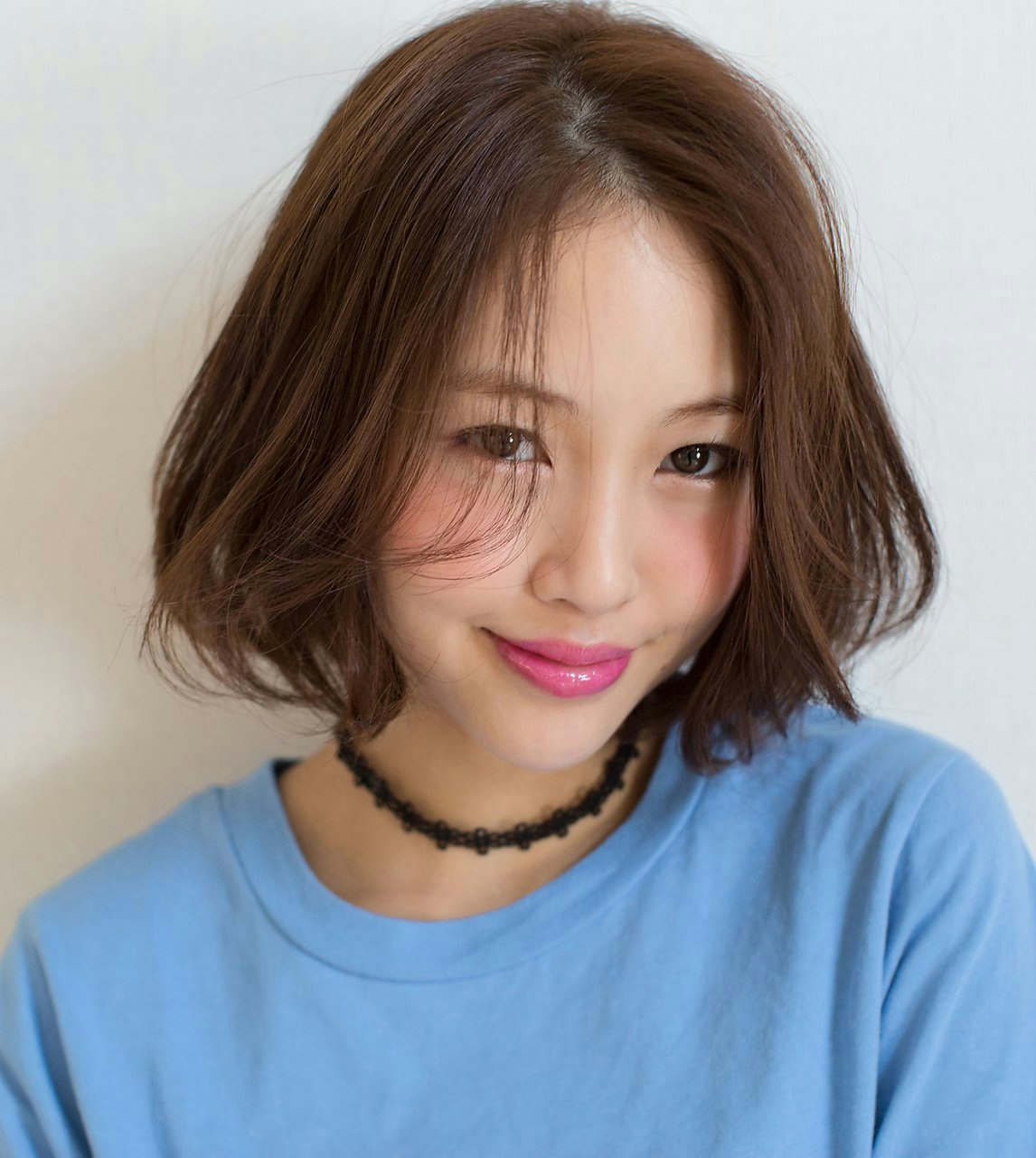 顔周りばっちり！ミディアム長さの「前下がりボブ」で美シルエット＆小顔を叶えよう♡｜ホットペッパービューティーマガジン