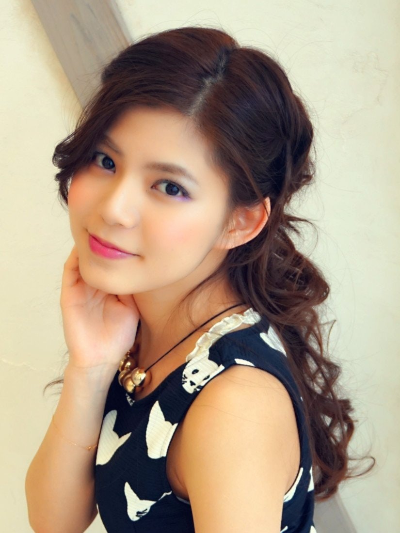 ヘアアレンジを大人っぽく仕上げる方法♡キーワードは「横流し」の前髪！のサムネイル画像