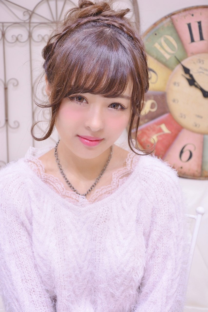 お団子ヘアがエレガントになる♡三つ編みのお団子アレンジ特集♪のサムネイル画像