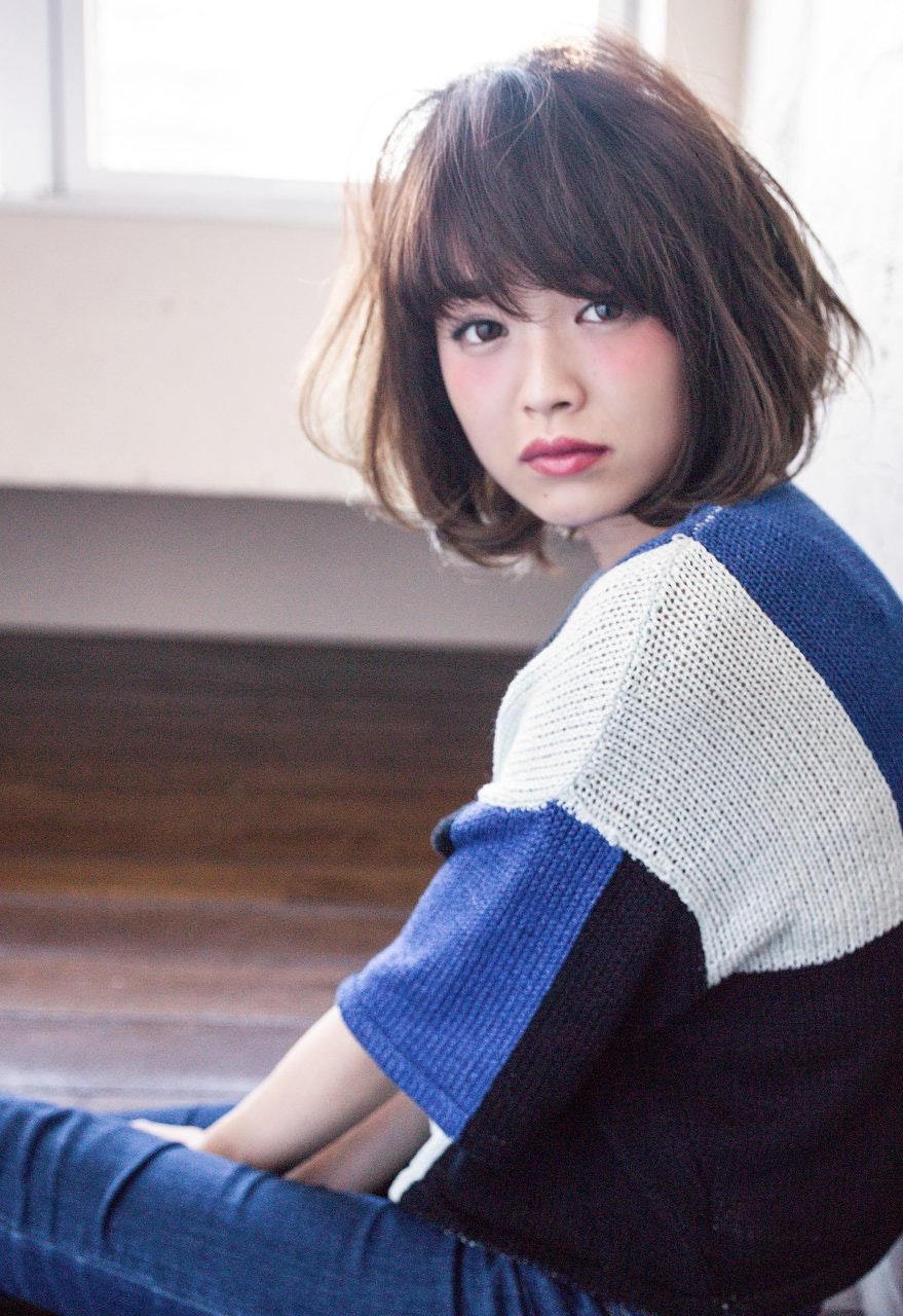 重めバングでオトナ可愛いモテヘアに印象アップ♡レングス別おすすめスタイル集のサムネイル画像