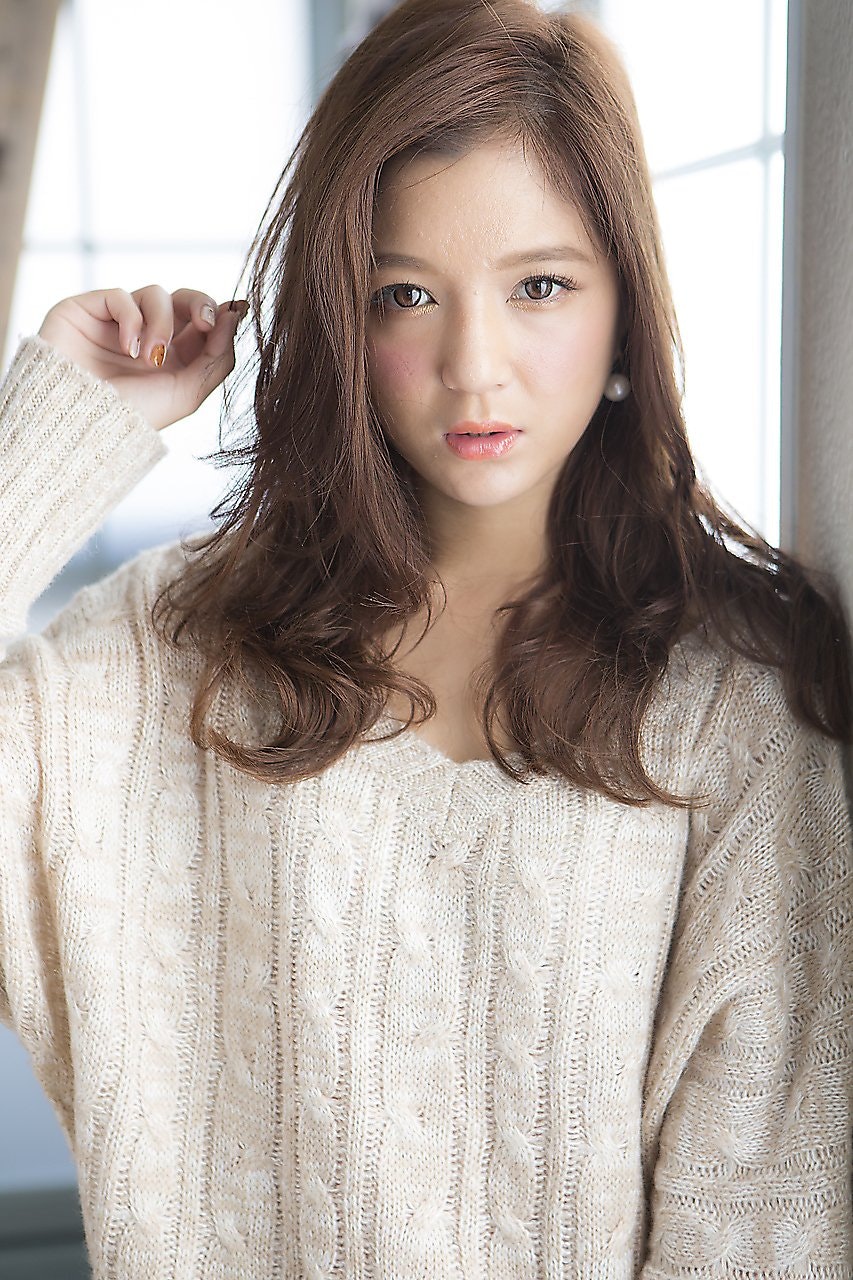 縦ライン 目線を上げるのがポイント 低身長さんでも楽しめるロングヘアスタイル集 ホットペッパービューティーマガジン