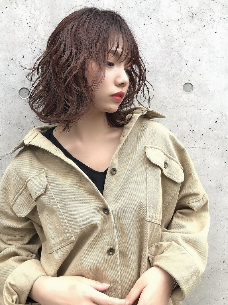 やわらかく女性らしく ベース型さんのお悩みを解決するミディアムヘアのポイントとは ホットペッパービューティーマガジン やわらかく女性らしく ベース型さんのお悩みを解決するミディアムヘアのポイントとは ホットペッパービューティーマガジン