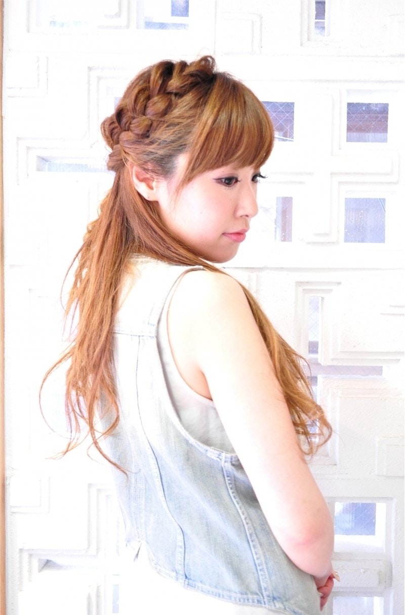 編み込み×ダウンスタイルで作る♡いつもよりぐんと大人っぽい雰囲気のヘアアレンジのサムネイル画像