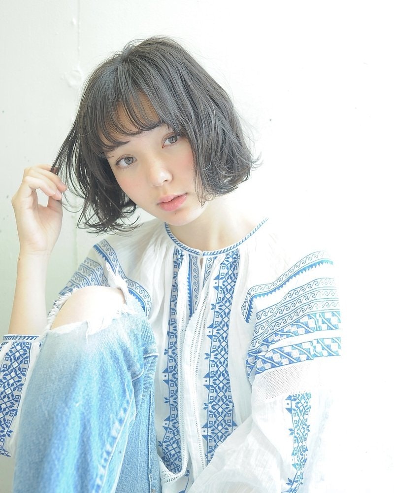 18 春 シルバーアッシュがおしゃれに見える 煌めきと透明感が手に入るおススメのヘアカラー ホットペッパービューティーマガジン