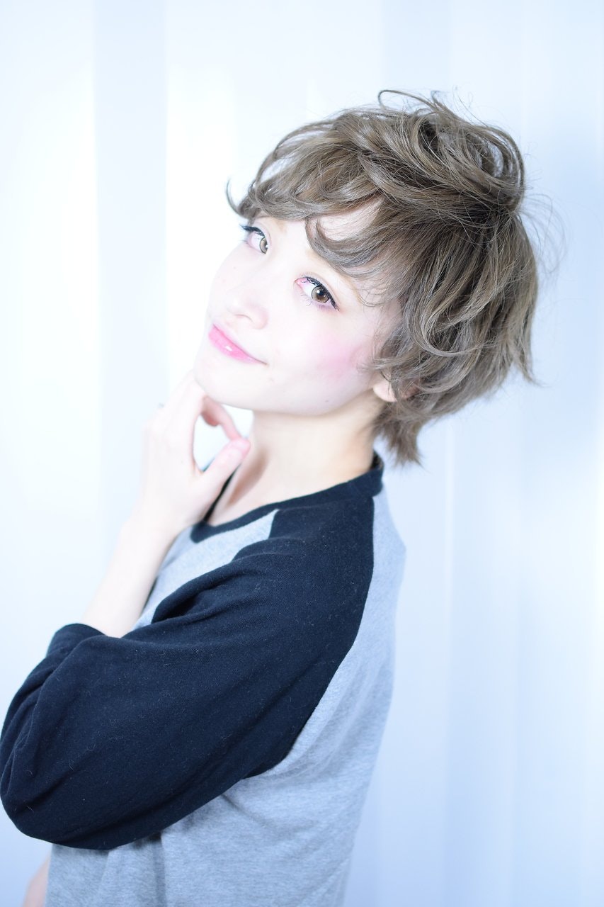 明るめカラーで気分を上げる♡個性が光る髪色でイメチェンしよう♪のサムネイル画像