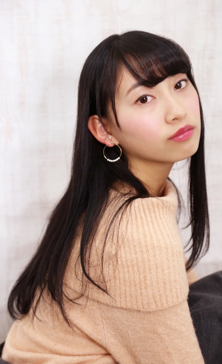 黒髪でも重たくない！大人っぽく垢抜けするなら艶やかストレートがおすすめ♪のサムネイル画像
