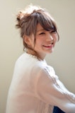 まとめ髪は”ほどよいルーズさ”でおしゃれを作るのがセオリー！気負いすぎない大人のヘアアレンジ集