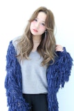 セミロングヘアは「センター分け」で魅力を格上げ！大人っぽくイメチェンしちゃおう♪