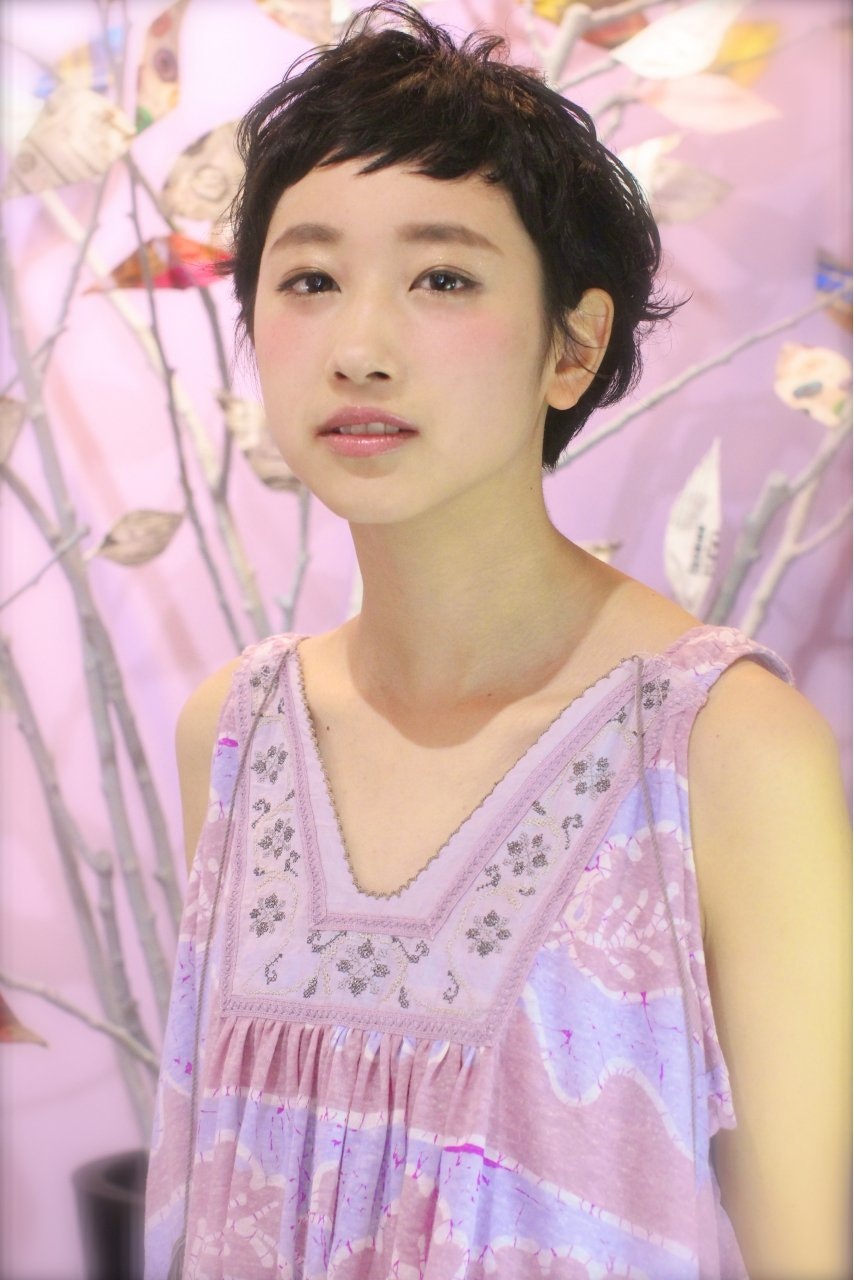 女子のベリーショートならこれがおすすめ 少年っぽいテイストがかわいいヘアスタイル集 ホットペッパービューティーマガジン 女子のベリーショートならこれがおすすめ 少年っぽいテイストがかわいいヘアスタイル集 ホットペッパービューティーマガジン