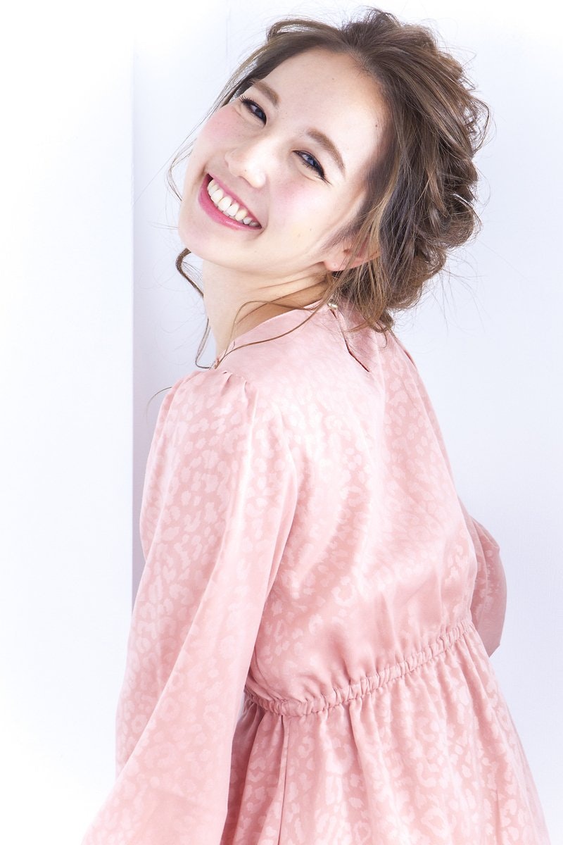 18 春 結婚式やパーティのヘアアレンジ 晴れやかな場に相応しい 華やかなおすすめ髪型集 ホットペッパービューティーマガジン