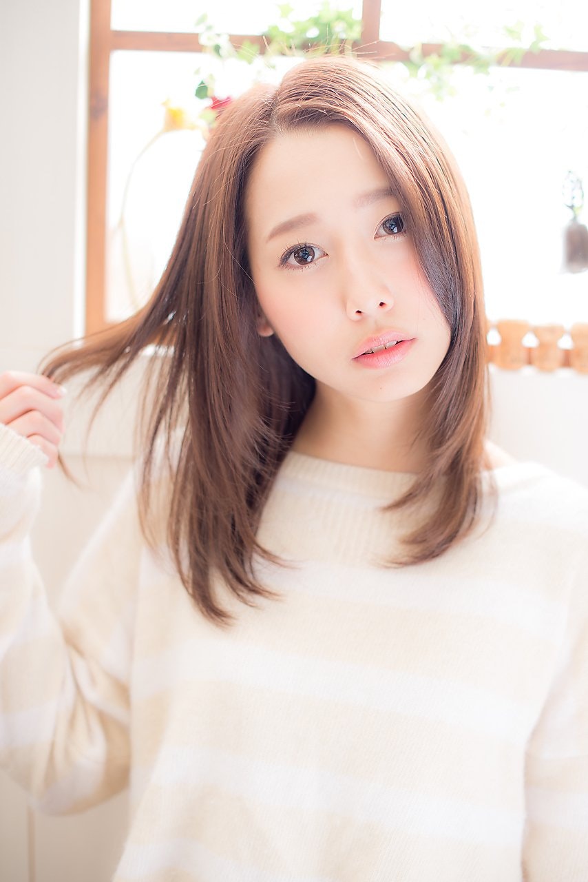 ふんわりエアリーな質感が魅力！レイヤーカットで触れたくなる愛されへアに♡のサムネイル画像
