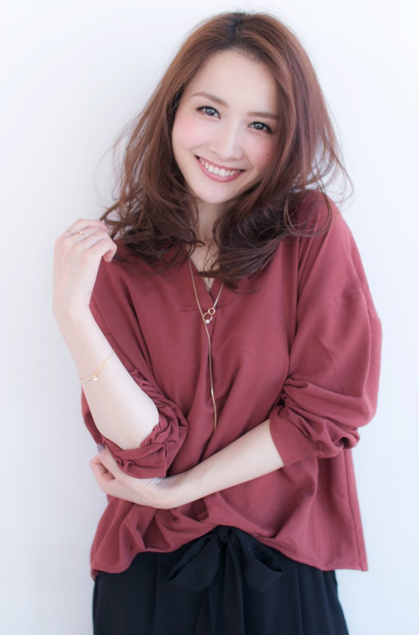 女性らしさを引き出すなら♡胸上ロングの髪型で“大人かわいい”を極めようのサムネイル画像