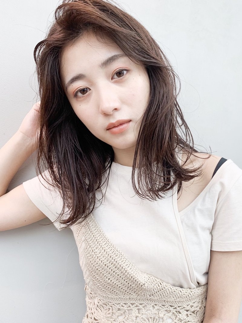 伸ばしかけの前髪を活かして ヘアスタイルをもっと自由に すっきりまとまるお役立ちバング ホットペッパービューティーマガジン