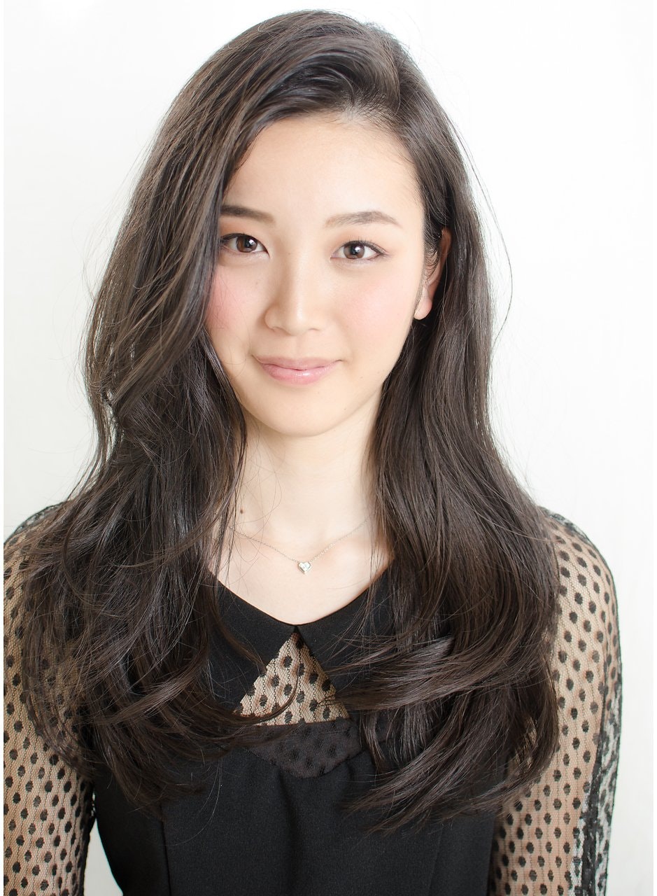 清楚な巻き髪スタイルは上品さと清潔感がポイント ショートからロングまで愛されヘアカタログ ホットペッパービューティーマガジン