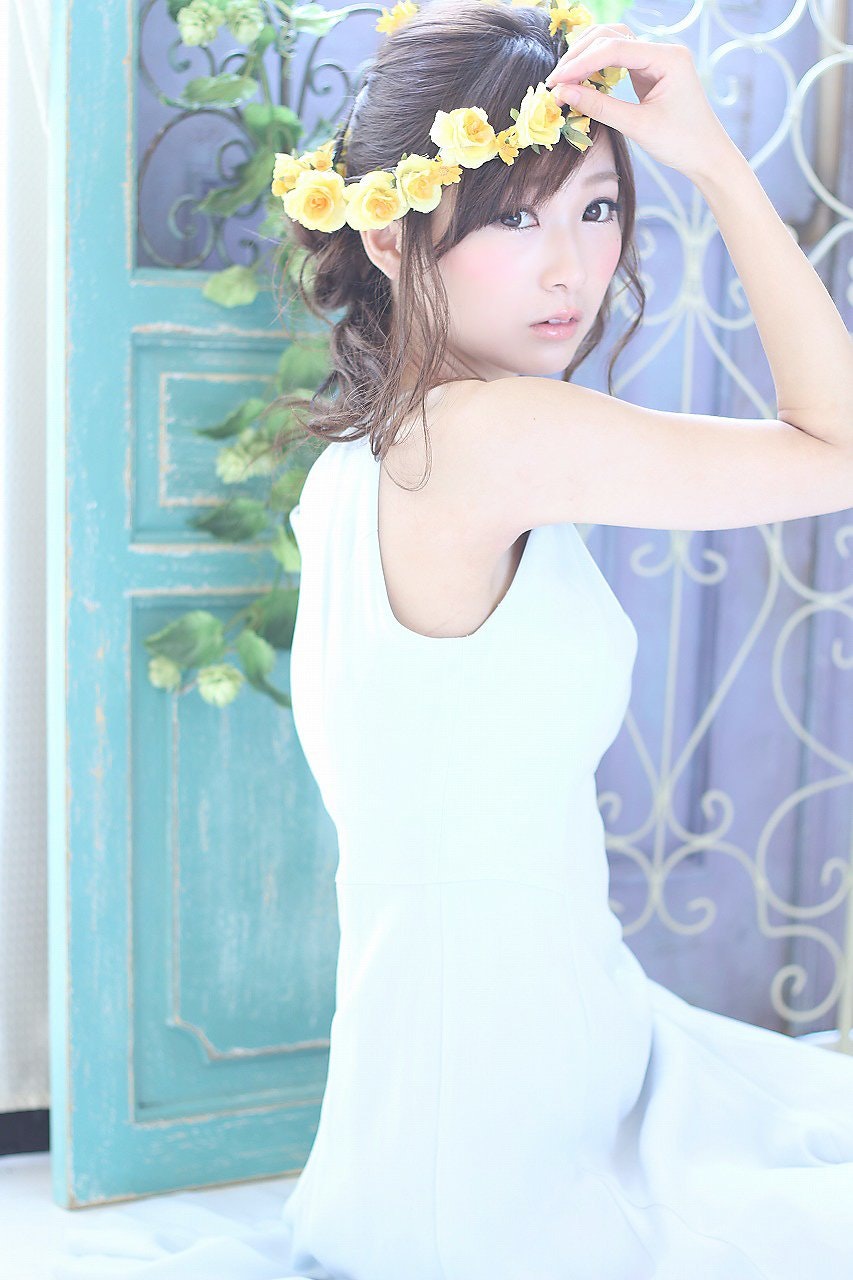 春のウェディングはこれで決まり♡季節感たっぷりの花をあしらったヘアアレンジ集のサムネイル画像