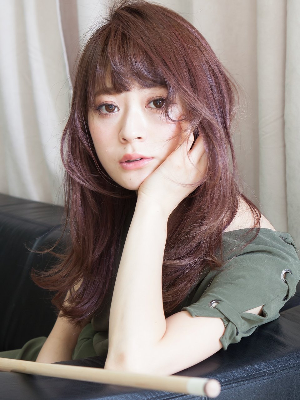 ふんわり毛先を遊ばせて♪シャギーカットで作る軽やかなヘアスタイルのサムネイル画像