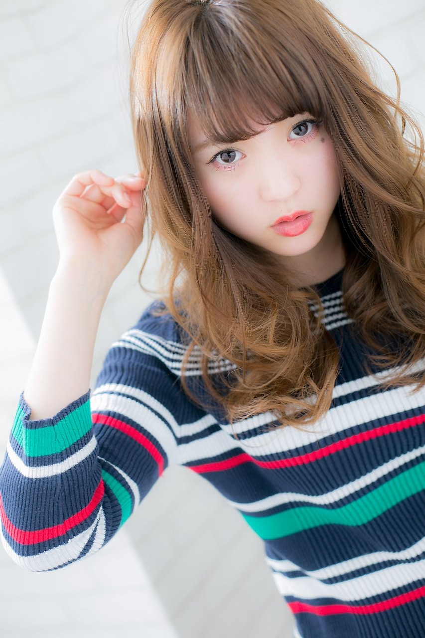 お悩み解消 小顔に見せたい時のヘアスタイルは 前髪 がポイント ホットペッパービューティーマガジン