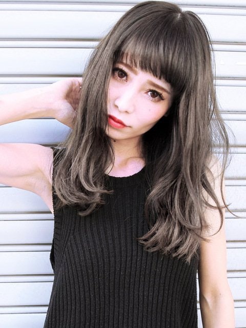 外国人風ロングヘアは透明感あふれるカラーで 前髪別ヘアカタログ ホットペッパービューティーマガジン