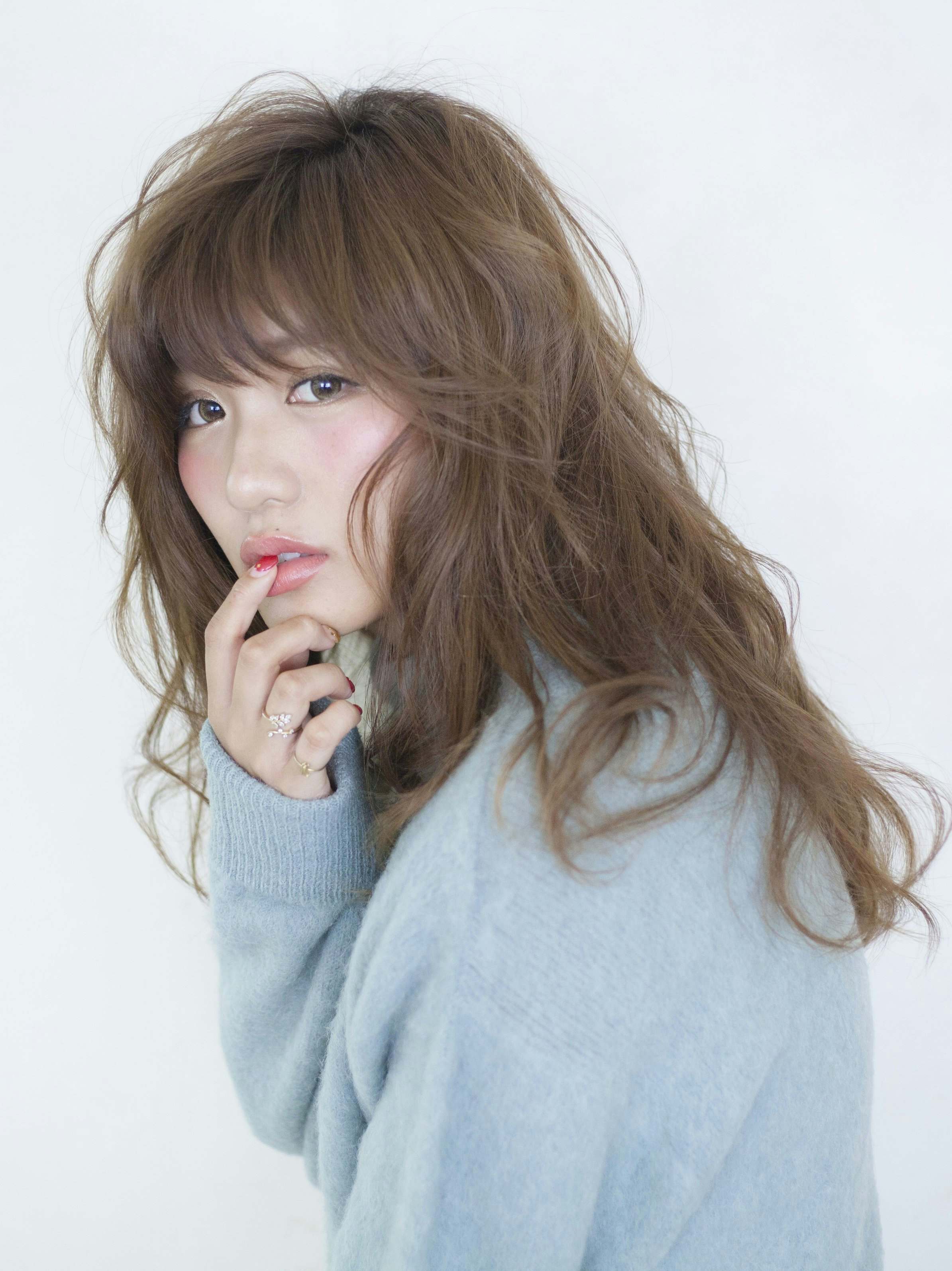 ヘアカラーだって色っぽく♡素肌に近いヌーディーカラーを取り入れてのサムネイル画像