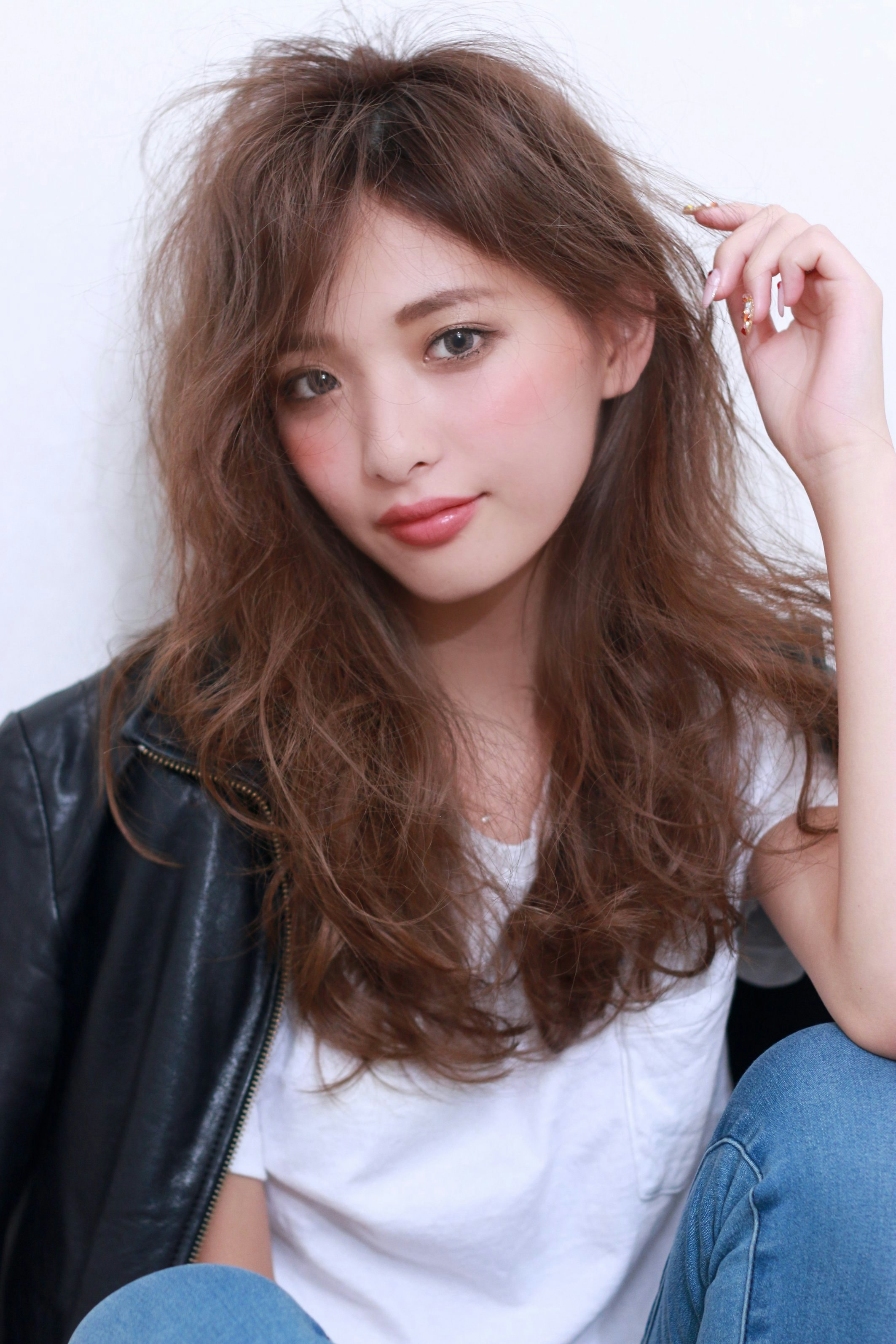 女っぽいのに媚びすぎていない 個性派におすすめなロングヘアスタイル集 ホットペッパービューティーマガジン 女っぽいのに媚びすぎていない 個性派におすすめなロングヘアスタイル集 ホットペッパービューティーマガジン