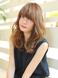 明るめアッシュで叶える！柔らかい質感と透き通るような髪色のヘアスタイル♪