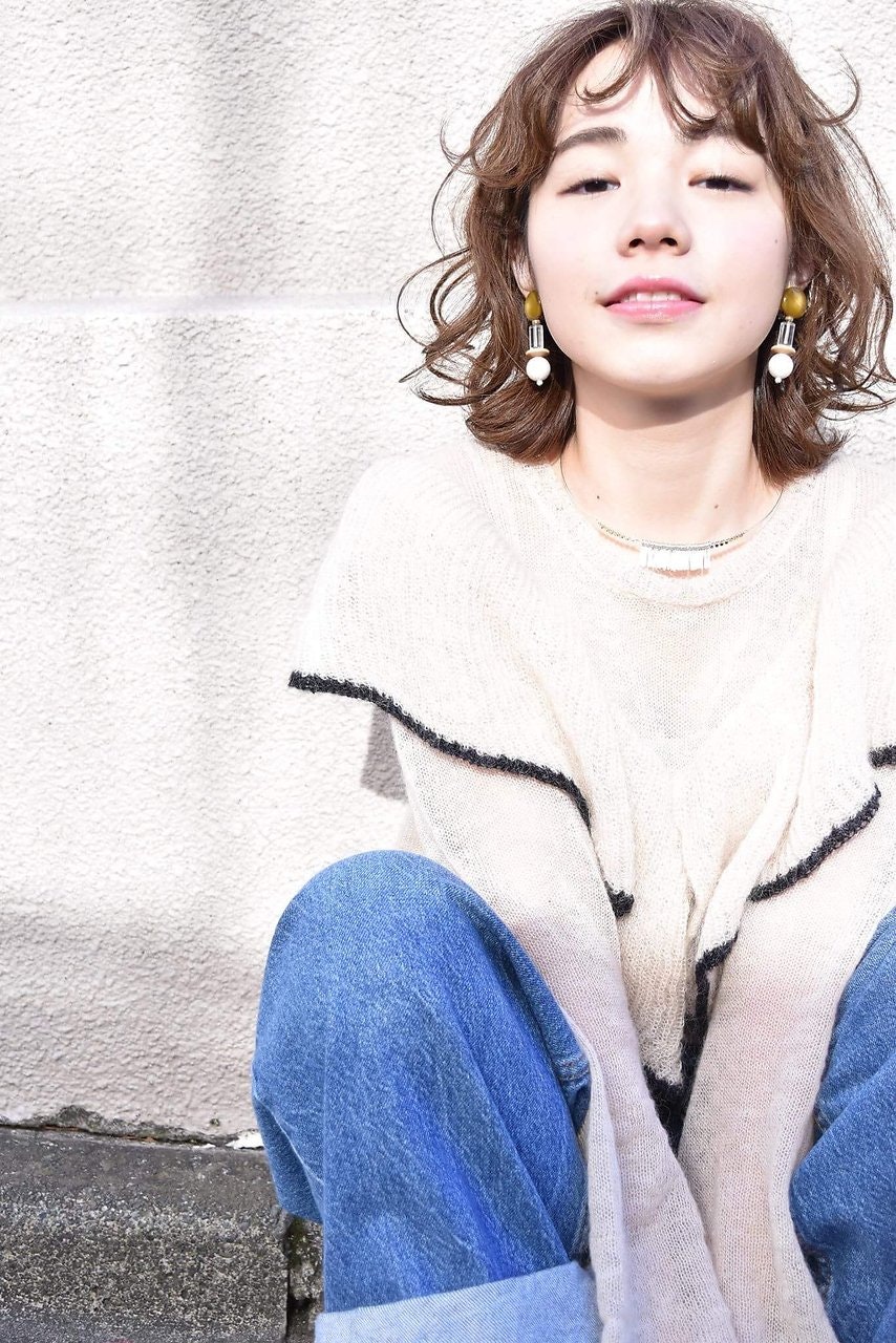 今ドキガールのミディアムヘア!ウルフカットで小技を効かせて大人可愛い髪型に♡のサムネイル画像