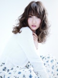 カールで大人っぽい魅力をUP♡ふんわり感が心地いい、大人のための愛されヘアスタイル♡