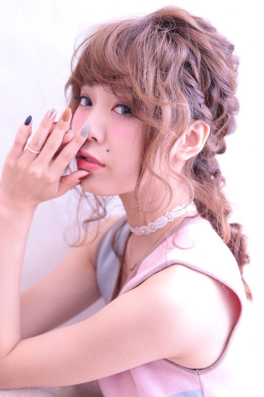 男性を魅了するモテ髪アップスタイル♡どんなシーンにもぴったりなヘアカタログのサムネイル画像