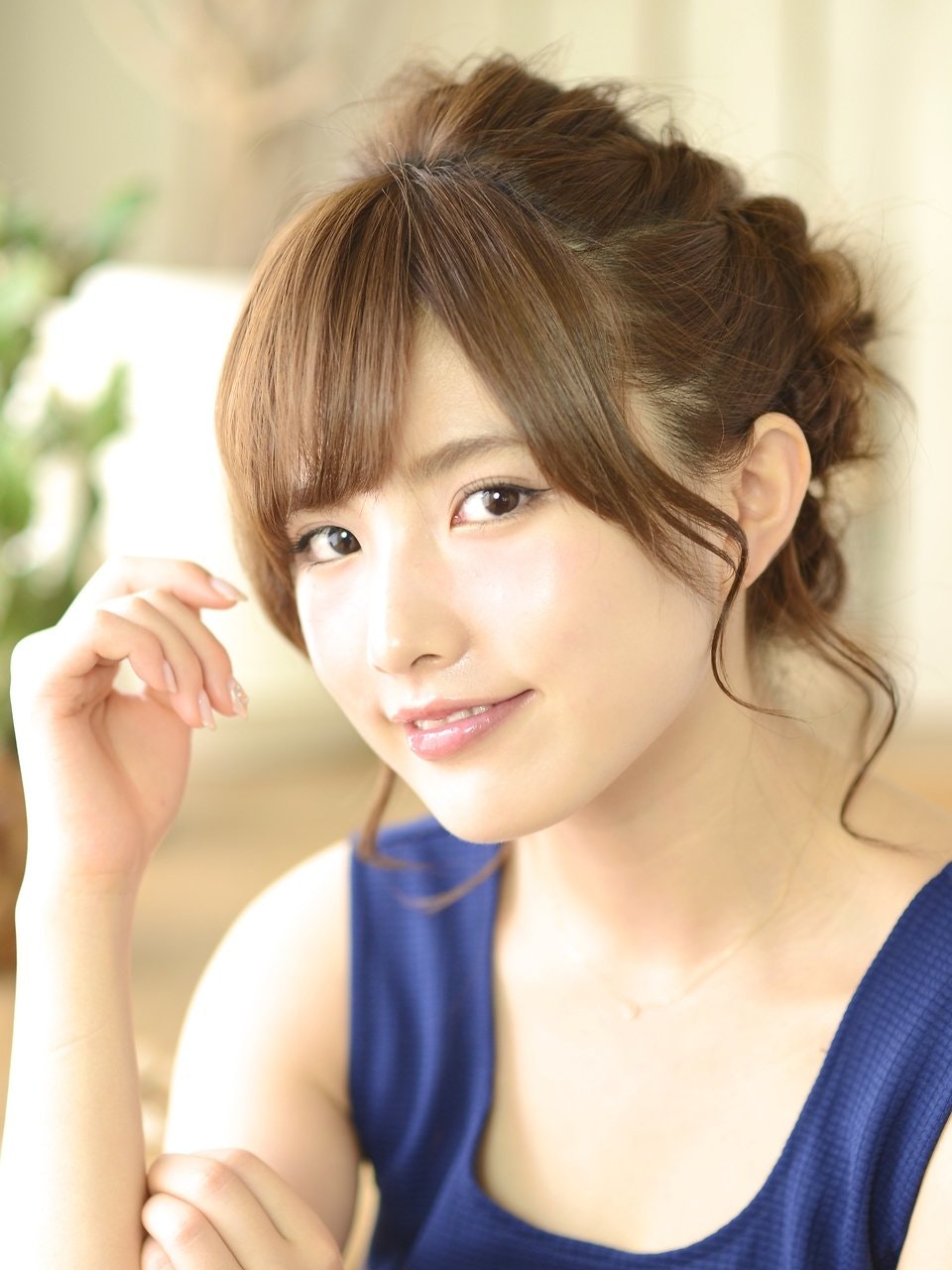 「アップスタイル」で清楚系を目指そう♡お呼ばれにおすすめなヘアアレンジ集!のサムネイル画像