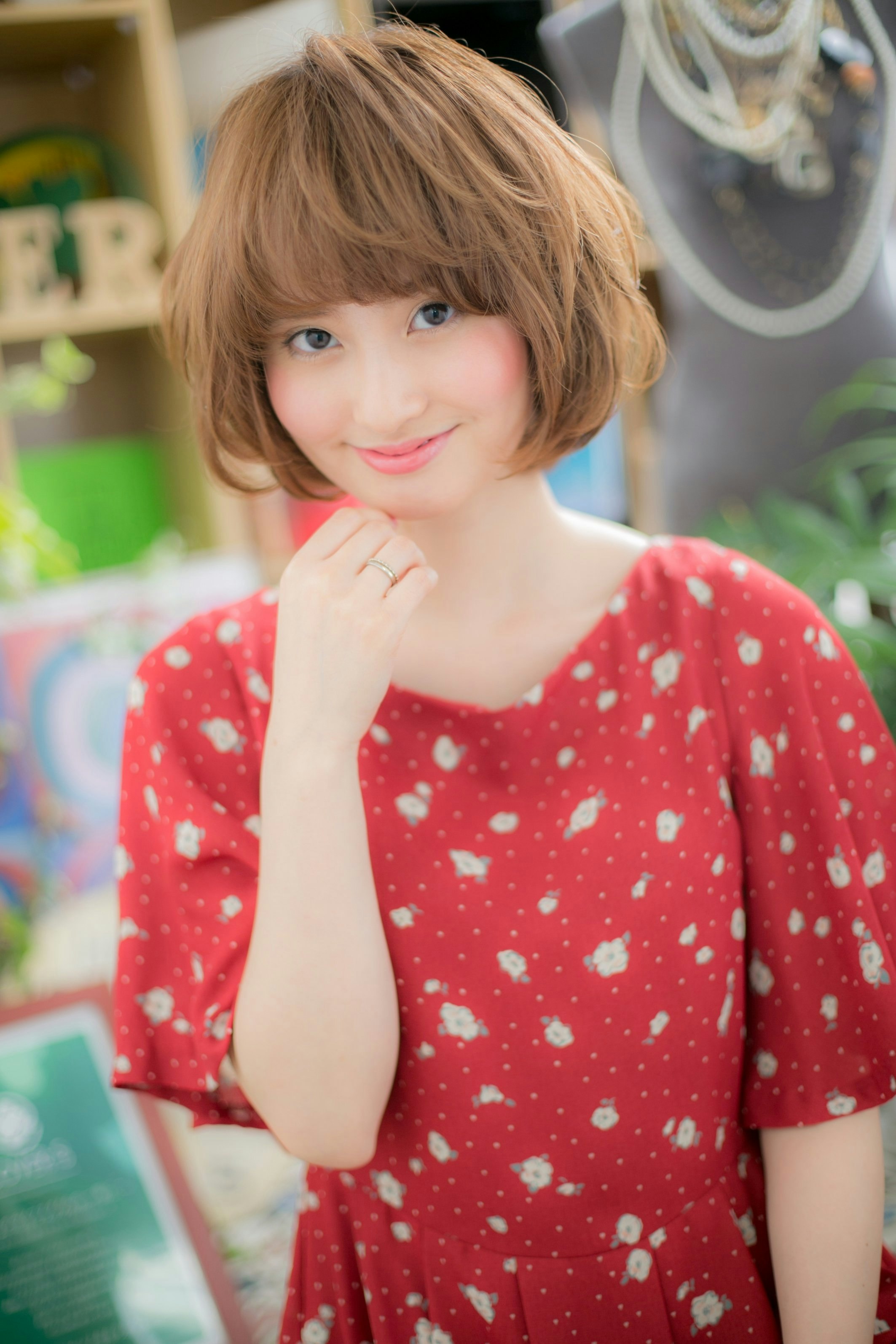 フェミニンなパーマショートは前髪で魅力増し 大人可愛いヘアカタログ ホットペッパービューティーマガジン フェミニンなパーマショートは前髪で魅力増し 大人可愛いヘアカタログ ホットペッパービューティーマガジン