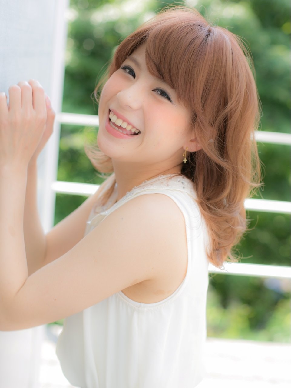 明るめカラーでもきれいめに♡いつもよりちょっぴり派手な髪色で楽しむ垢抜けヘアスタイルのサムネイル画像