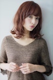 女性らしい【赤やピンク系】のヘアカラーで、温かみあふれるラブリーな髪色をゲットしよう♡