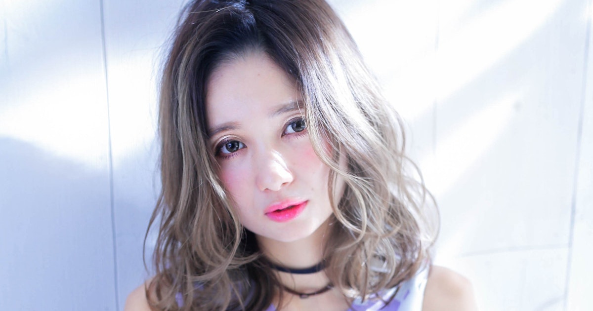 春のヘアカラー アッシュ で透明感up 風になびく軽やかな髪型まとめ ホットペッパービューティーマガジン 春のヘアカラー アッシュ で透明感up 風になびく軽やかな髪型まとめ ホットペッパービューティーマガジン