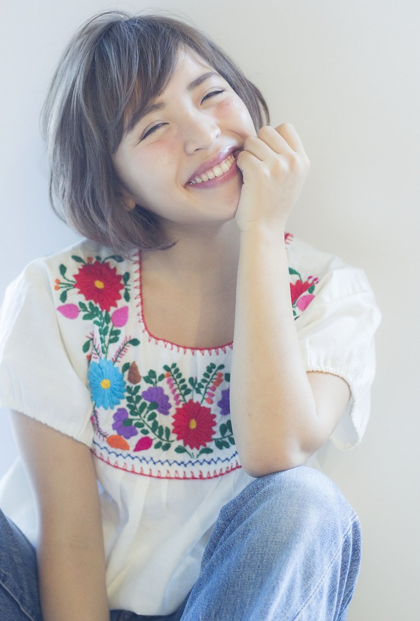 女子高校生のための髪型特集♡制服に似合う髪色の抜け感スタイルとは?のサムネイル画像