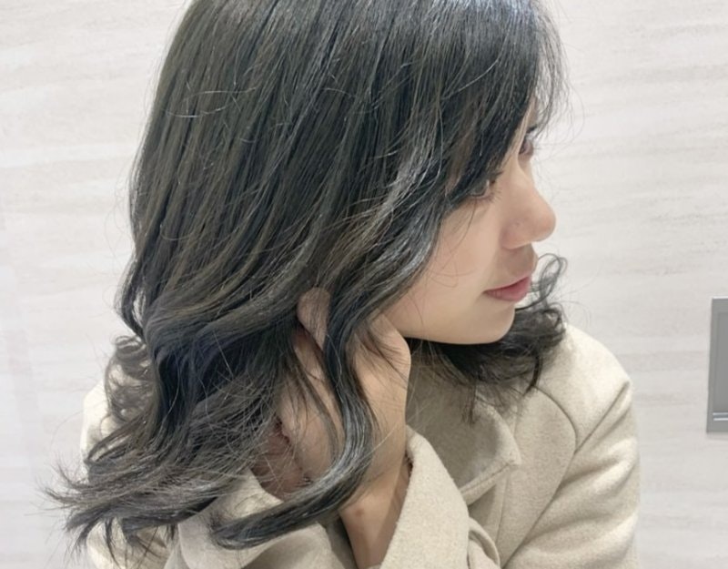 おしゃれ女子が取り入れる緑系ヘアカラー 抜け感が得意な髪色カタログ集 ホットペッパービューティーマガジン