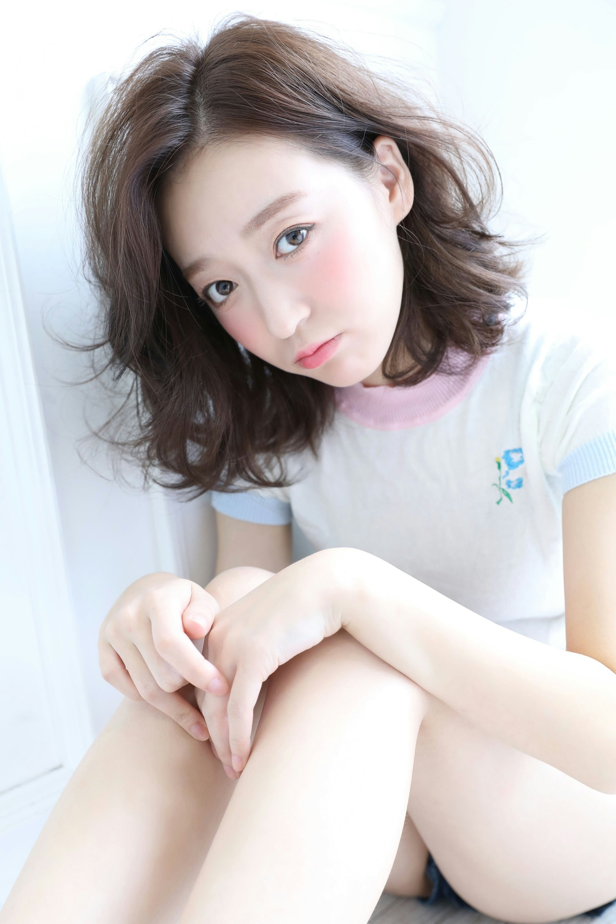 ロブスタイルは、ツヤ感たっぷりのブラウンカラーに決まり!大人なロブのヘアカタログのサムネイル画像