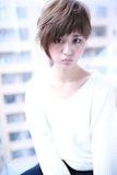 個性をアピールしたい女子へ。「アシメ」ヘアスタイルでおしゃれに仕上げよう♪
