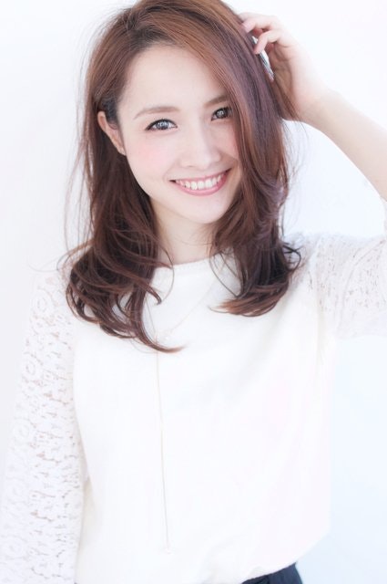 ハズレ無しのコンサバミディアムヘア!目指すはオフィスでも好印象の大人女子♡のサムネイル画像