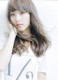 今注目したいホワイトアッシュのヘアカラー！透明感バツグンのこなれヘアスタイル集