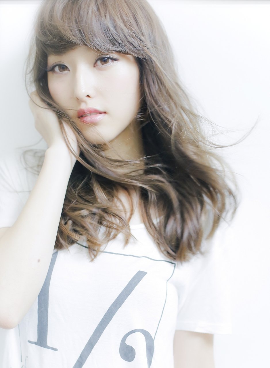 今注目したいホワイトアッシュのヘアカラー 透明感バツグンのこなれヘアスタイル集 ホットペッパービューティーマガジン 今注目したいホワイトアッシュのヘアカラー 透明感バツグンのこなれヘアスタイル集 ホットペッパービューティーマガジン