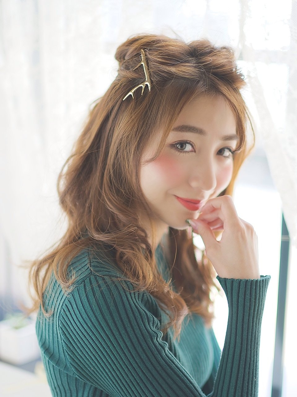 しっとり大人な長い前髪 アレンジ次第で キュート にも レトロ にも見違える ホットペッパービューティーマガジン
